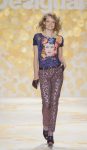 Fashion show Desigual fall winter womenswear look 5