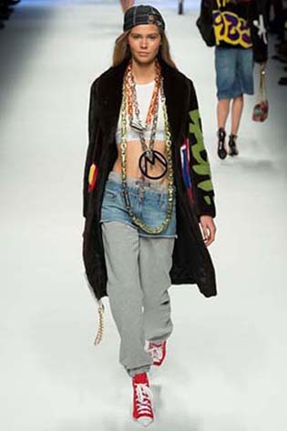 Moschino-fall-winter-2015-2016-for-women-45