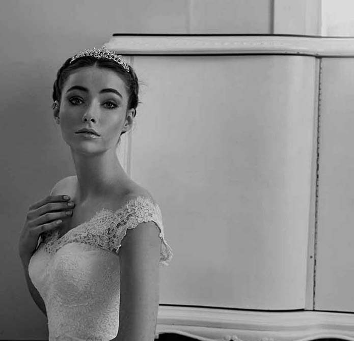 Akay wedding spring summer 2016 bridal look 37