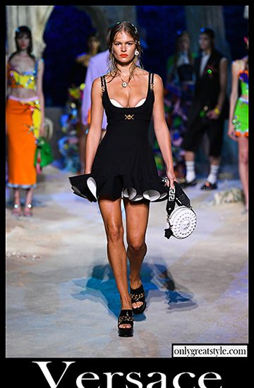 Fashion Versace spring summer 2021 womens clothing 16