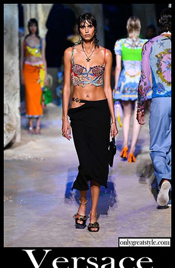 Fashion Versace spring summer 2021 womens clothing 17