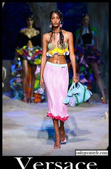 Fashion Versace spring summer 2021 womens clothing 18