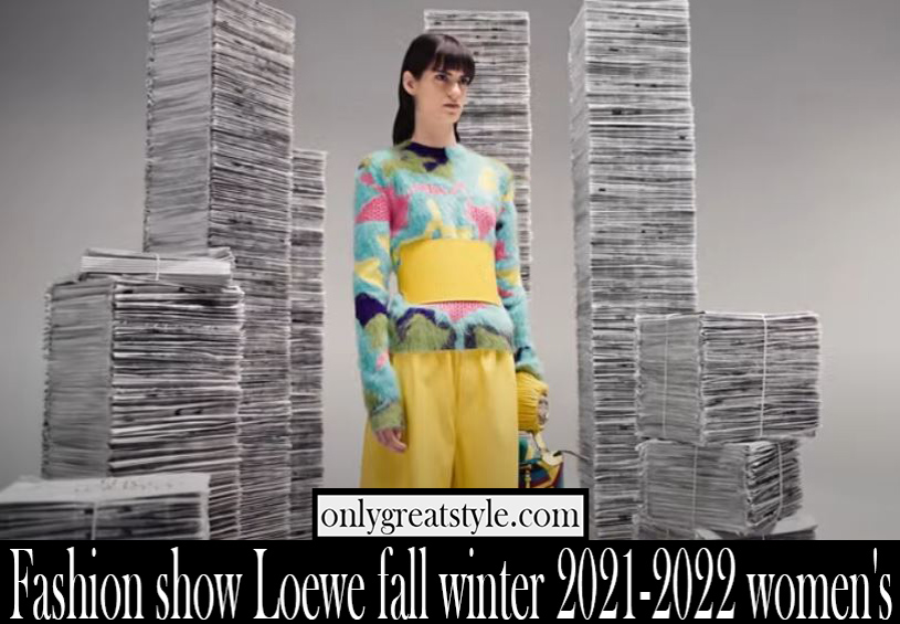 Fashion show Loewe fall winter 2021 2022 womens