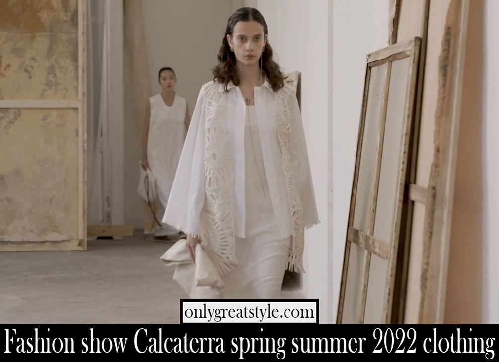 Fashion show Calcaterra spring summer 2022 clothing