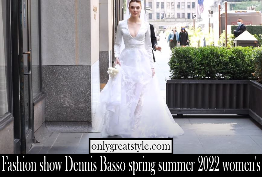 Fashion show Dennis Basso spring summer 2022 womens