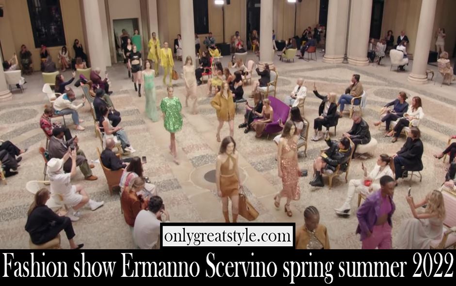 Fashion show Ermanno Scervino spring summer 2022