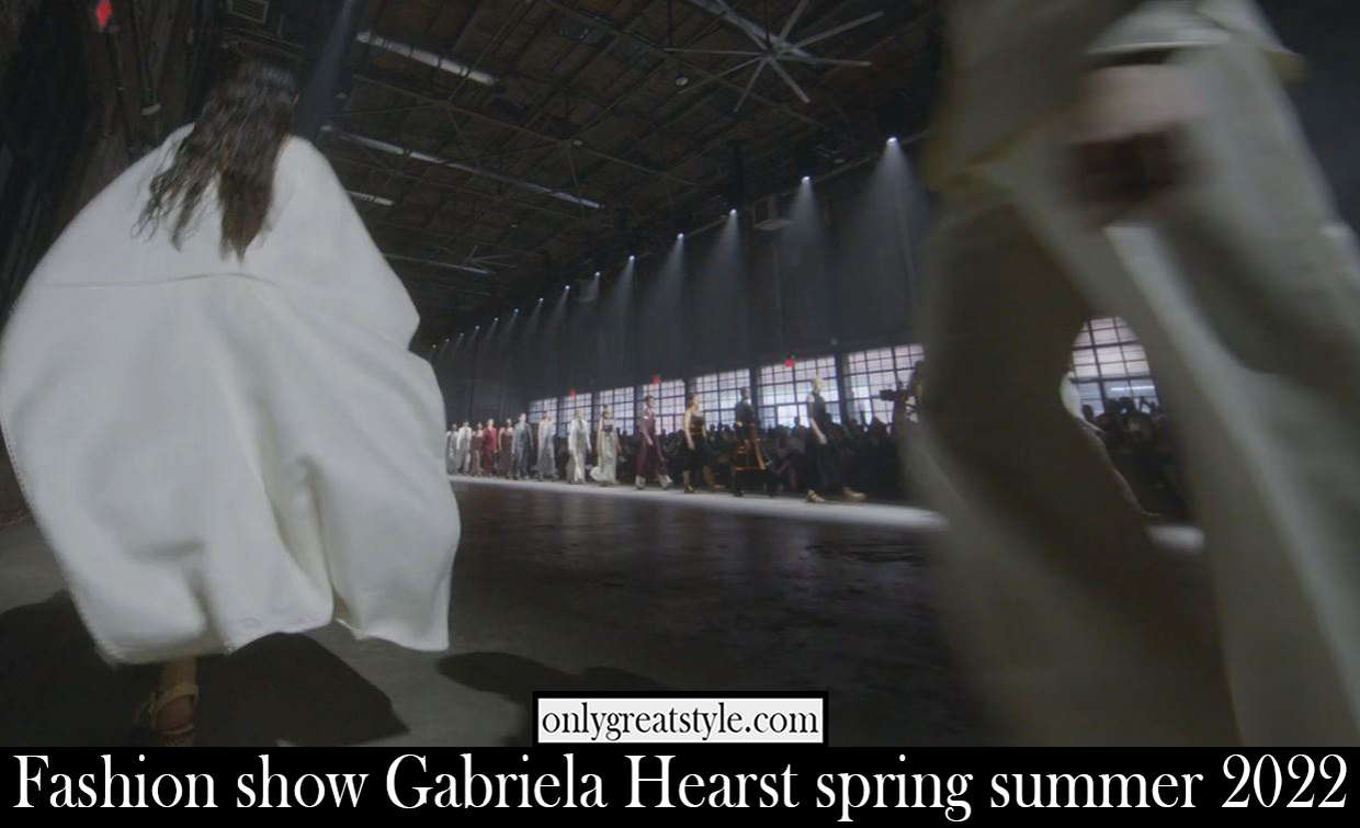 Fashion show Gabriela Hearst fall winter 2023-2024 clothing