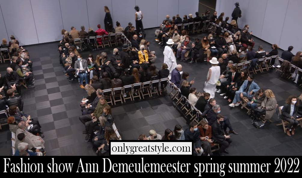 Fashion show Ann Demeulemeester spring summer 2022