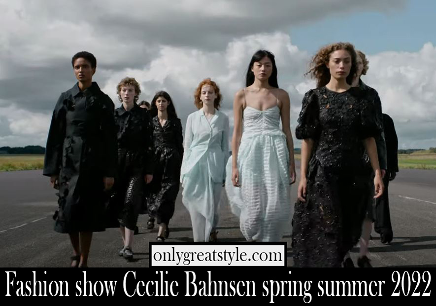 Fashion show Cecilie Bahnsen spring summer 2022