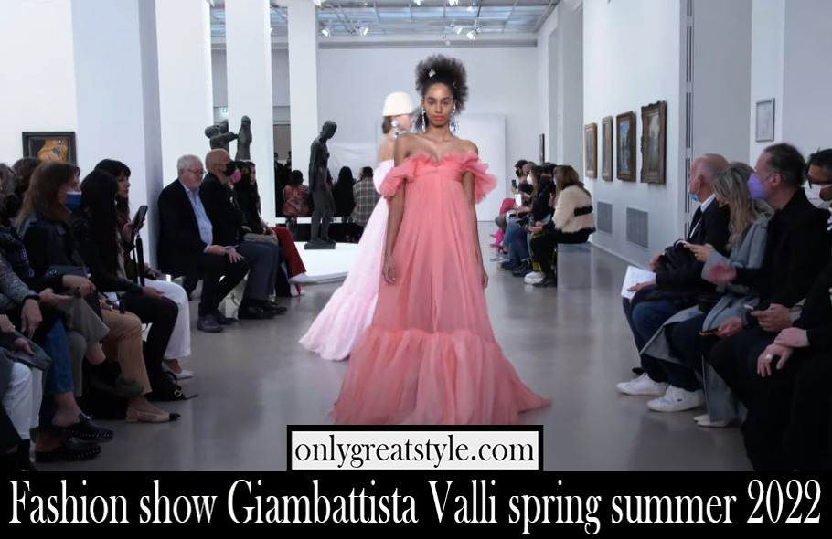 Fashion show Giambattista Valli spring summer 2022