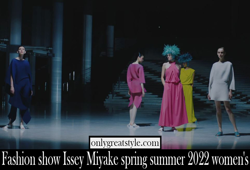 Fashion show Issey Miyake spring summer 2022 womens
