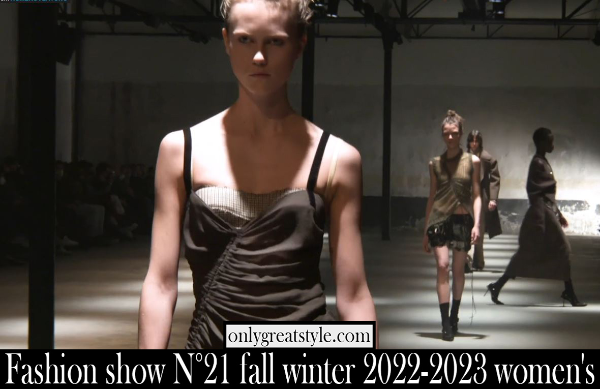 Fashion show N°21 fall winter 2022 2023 womens