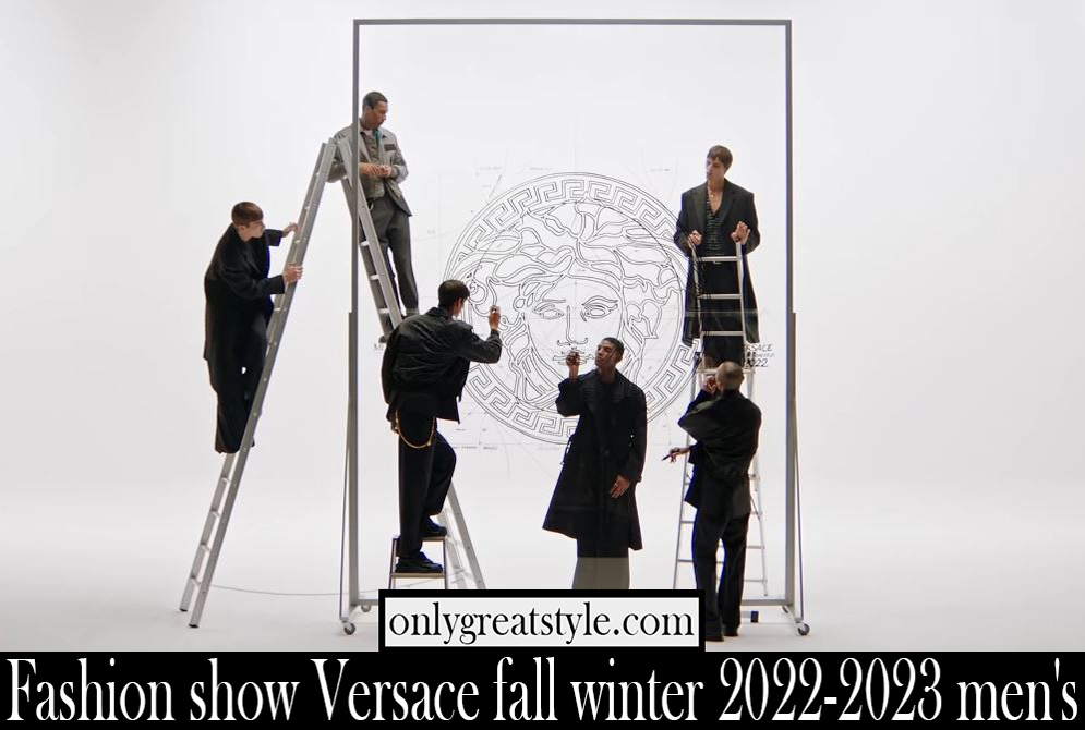 Fashion show Versace fall winter 2022 2023 mens