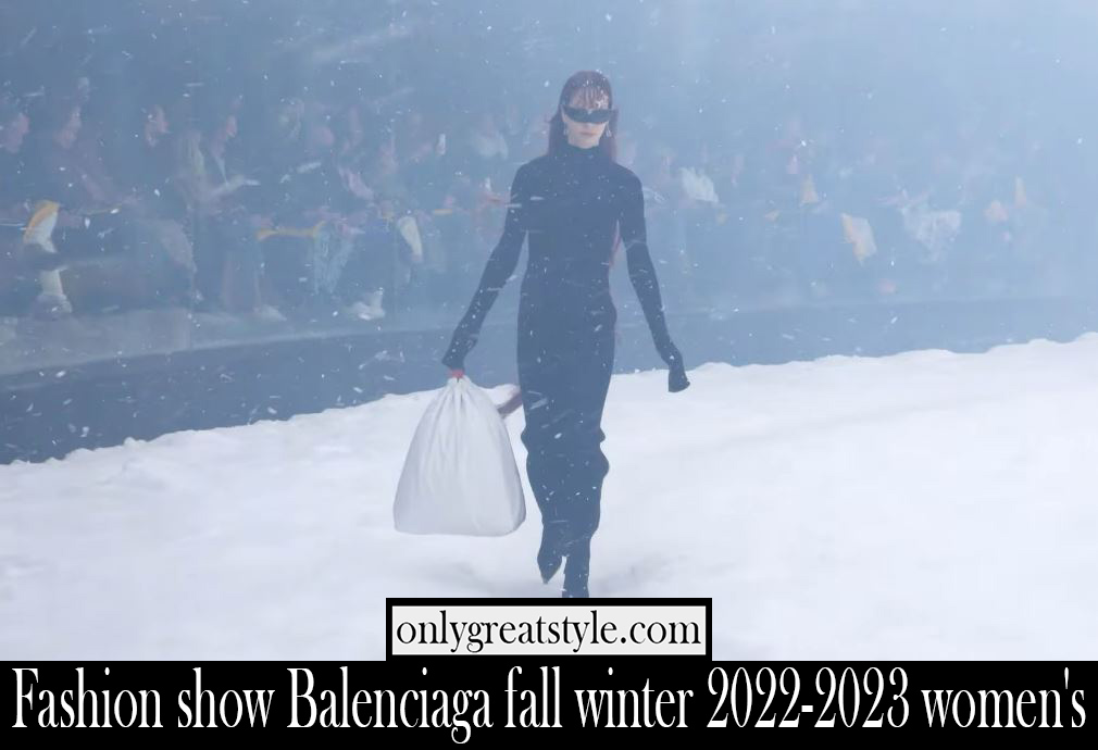 Fashion show Balenciaga fall winter 2022 2023 womens