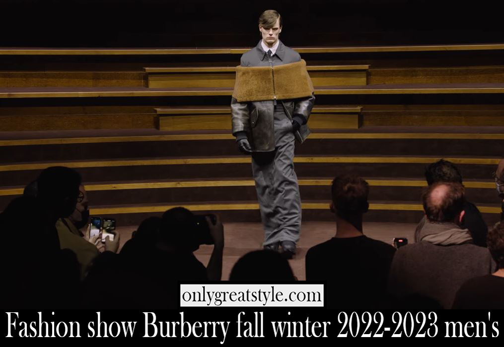 Fashion show Burberry fall winter 2022 2023 mens