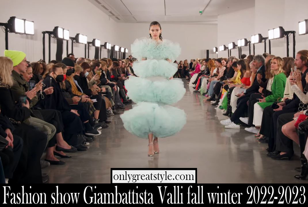 Fashion show Giambattista Valli fall winter 2022 2023