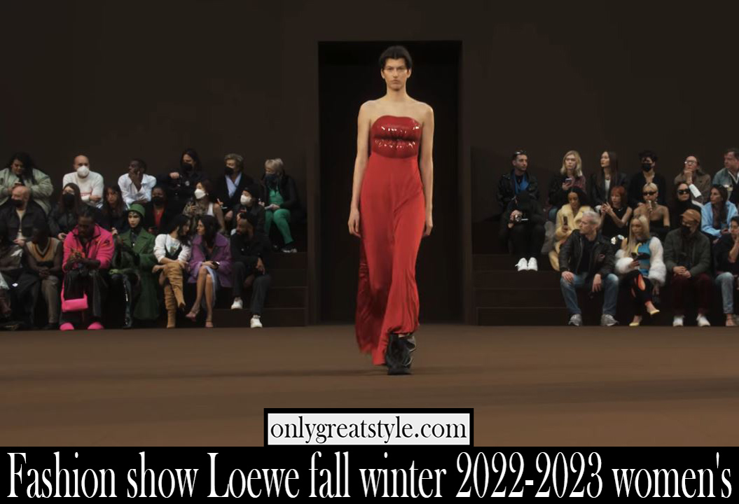 Fashion show Loewe fall winter 2022 2023 womens