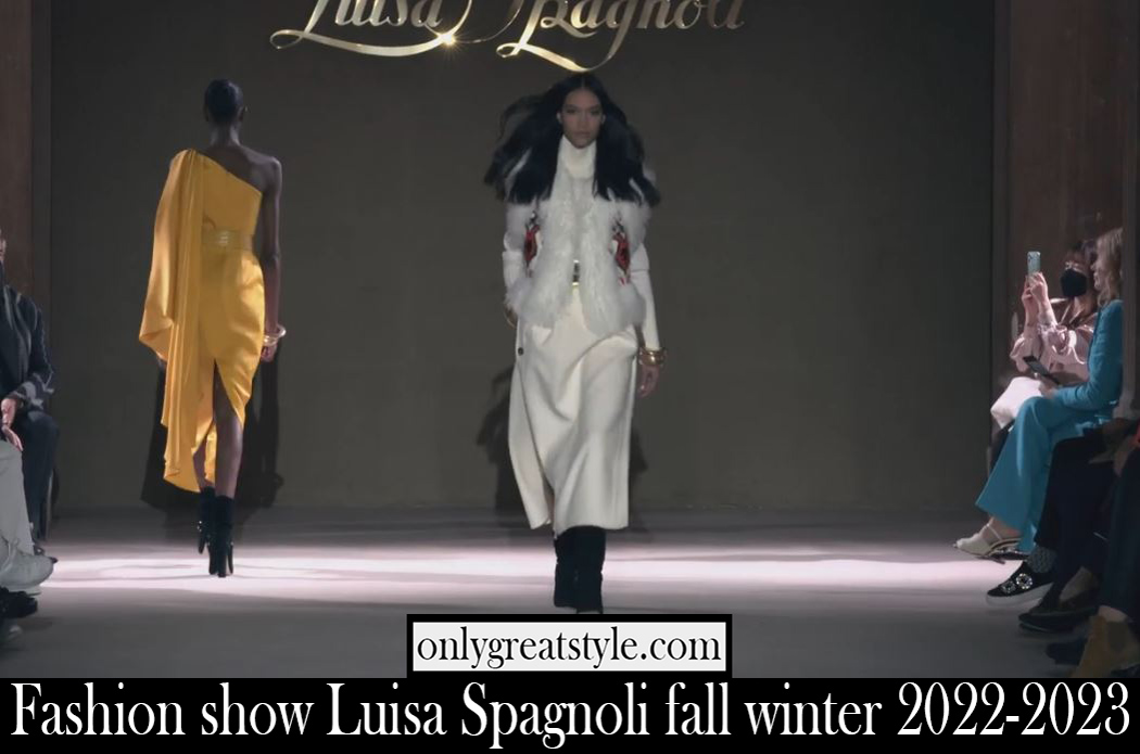 Fashion show Luisa Spagnoli fall winter 2022 2023