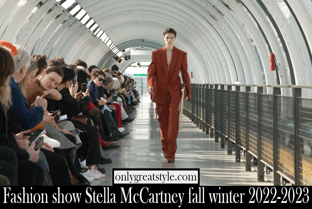 Fashion show Stella McCartney fall winter 2022 2023
