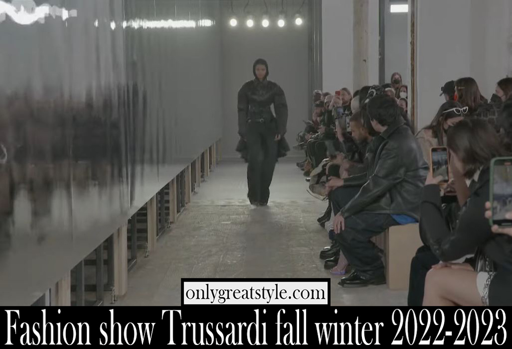 Fashion show Trussardi fall winter 2022 2023