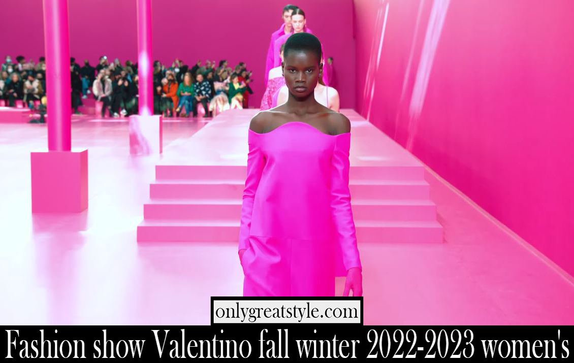 Fashion show Valentino fall winter 2022 2023 womens