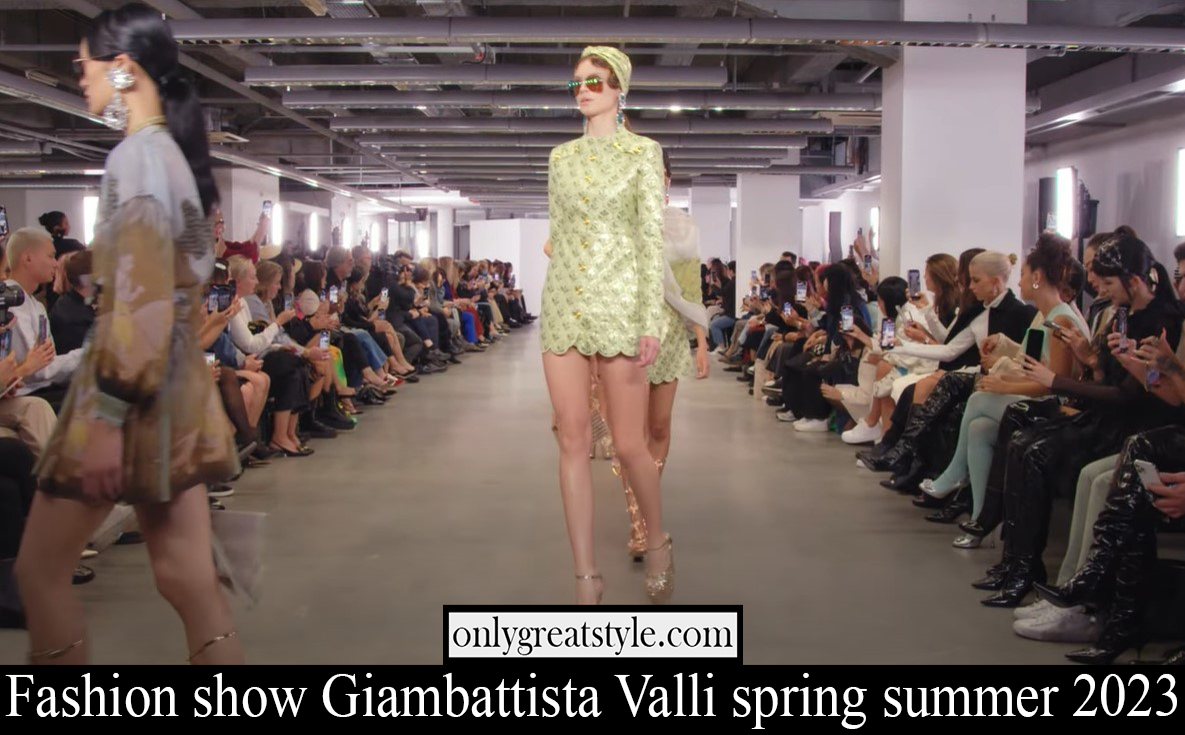 Fashion show Giambattista Valli spring summer 2023