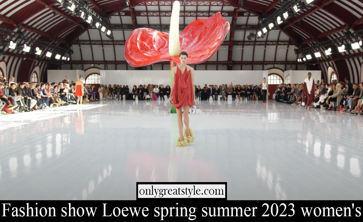 Fashion show Loewe spring summer 2023 women’s