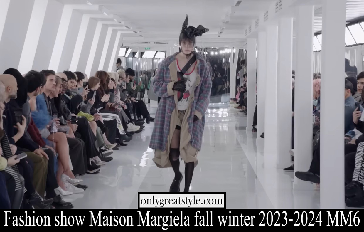 Fashion show Maison Margiela fall winter 2023 2024 MM6