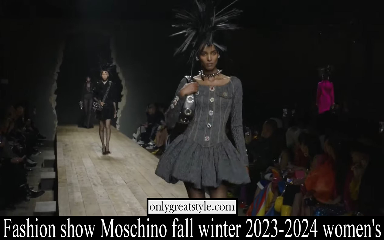 Fashion show Moschino fall winter 2023 2024 womens
