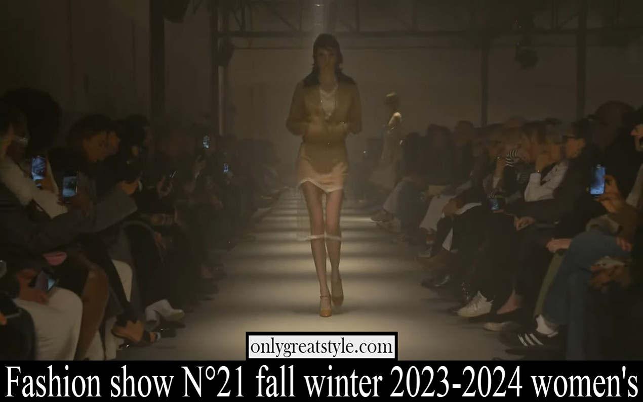 Fashion show N°21 fall winter 2023 2024 womens